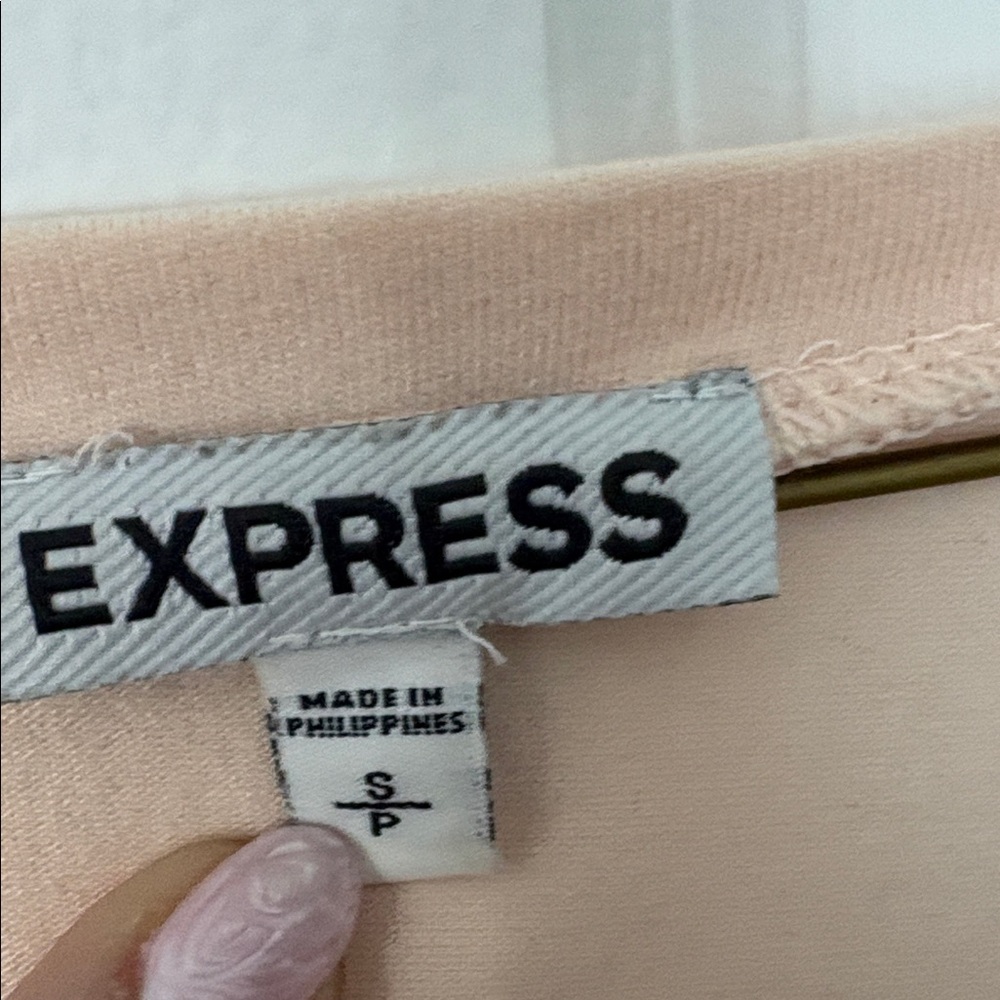 Express Soft Peach Ruffle Tank Top - Picture 3 of 3